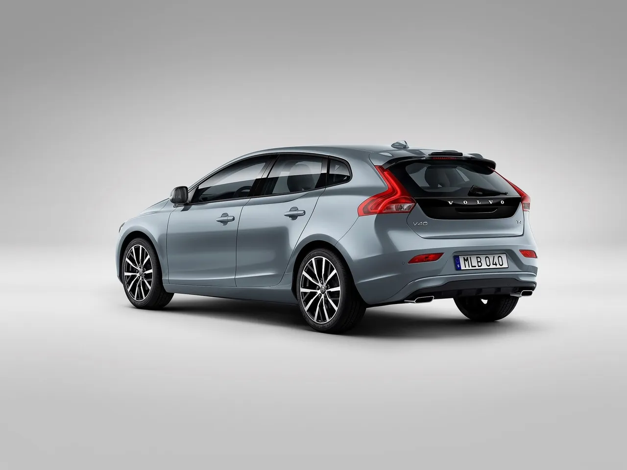 Volvo V40 (2017) – zadní tříčtvrteční pohled
