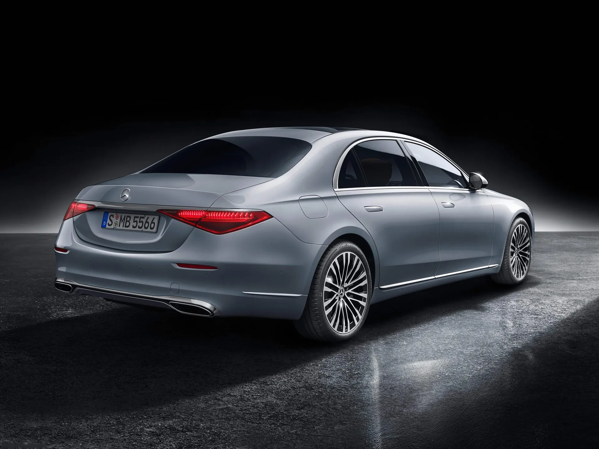 Mercedes-Benz S-Class (2021) – zadní tříčtvrteční pohled