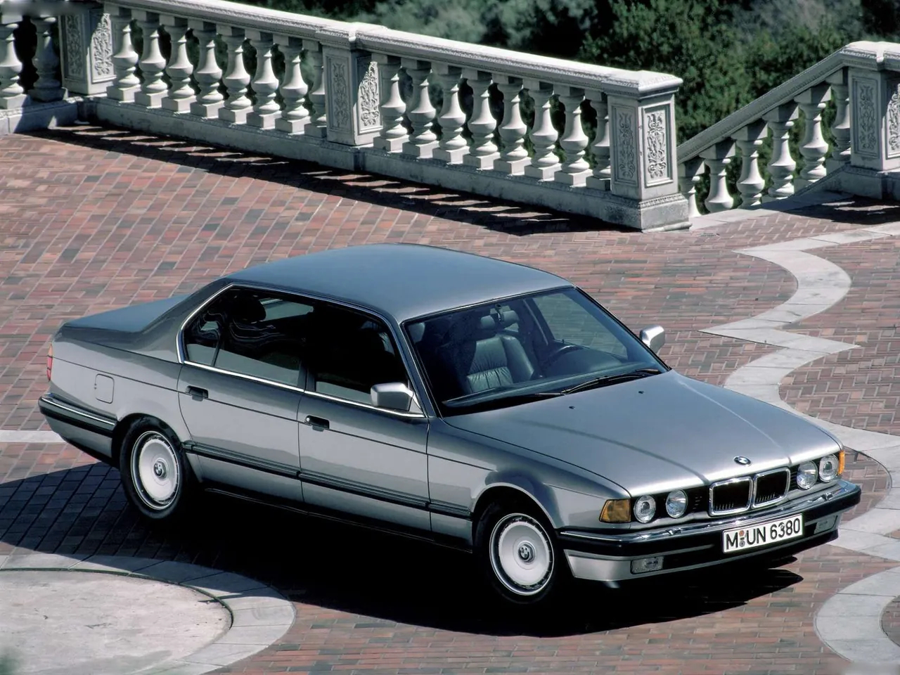 BMW 750iL (1987)