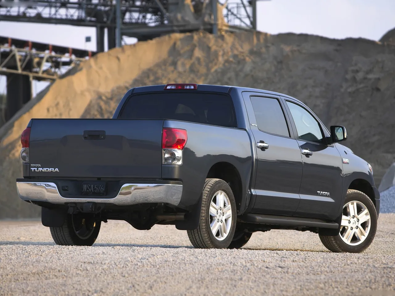 Toyota Tundra CrewMax (2007) – zadní tříčtvrteční pohled