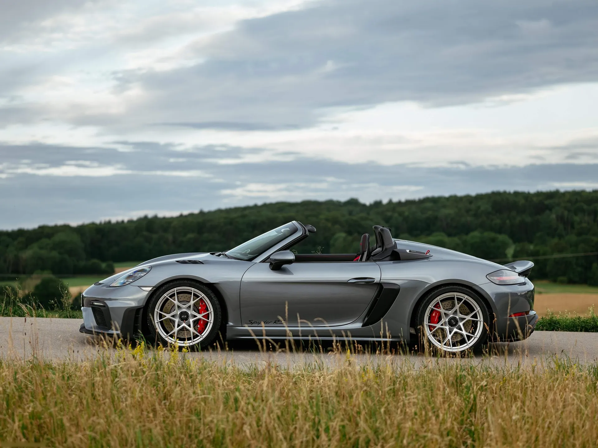 Porsche 718 Spyder RS (2024) – boční profil