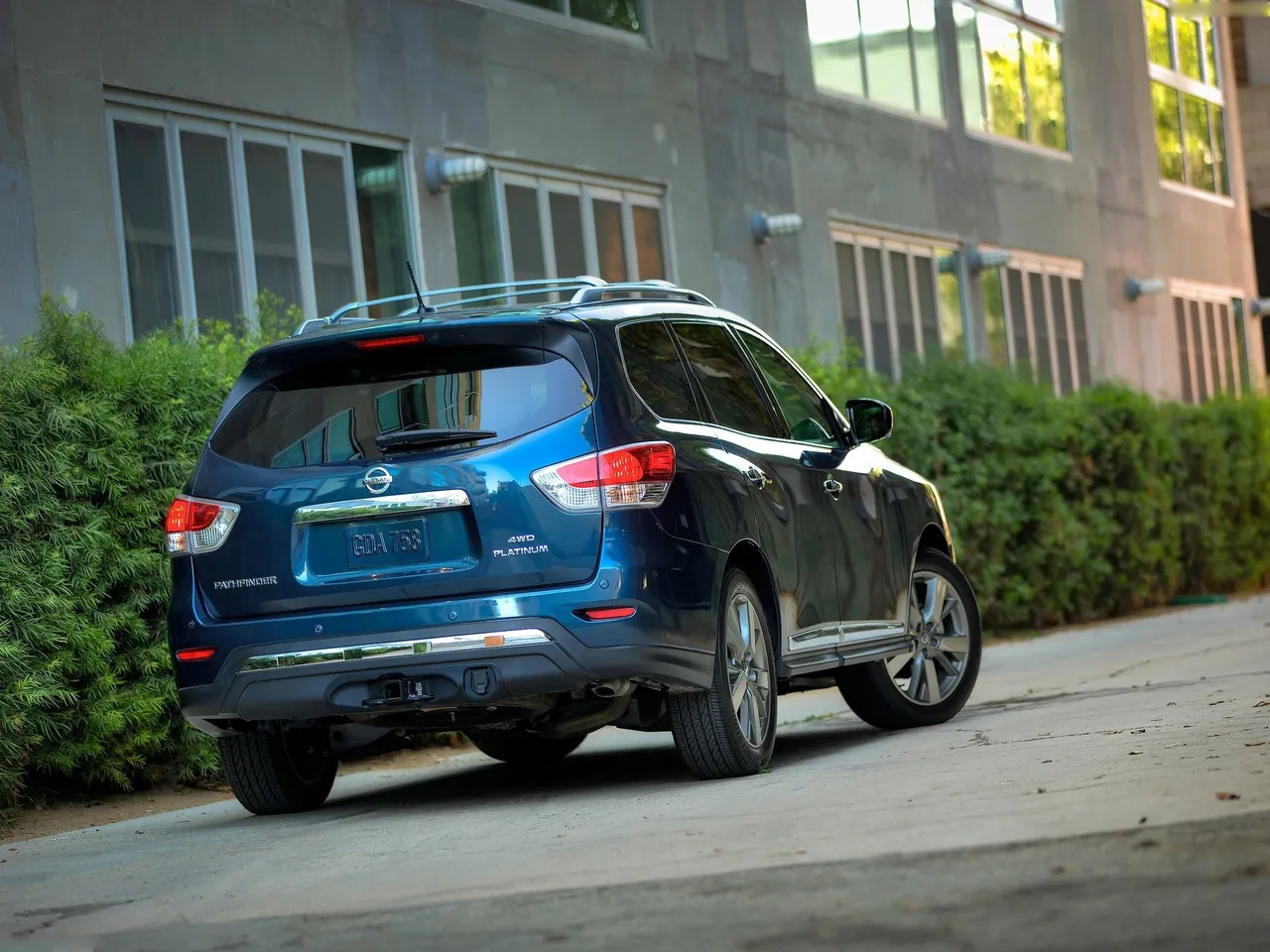 Nissan Pathfinder (2013) – zadní tříčtvrteční pohled
