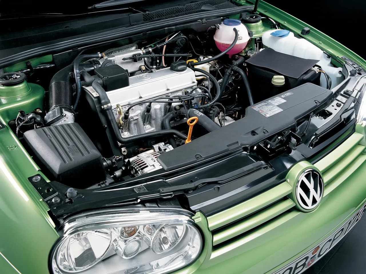 Volkswagen Golf Cabriolet (1998) - Engine Bay