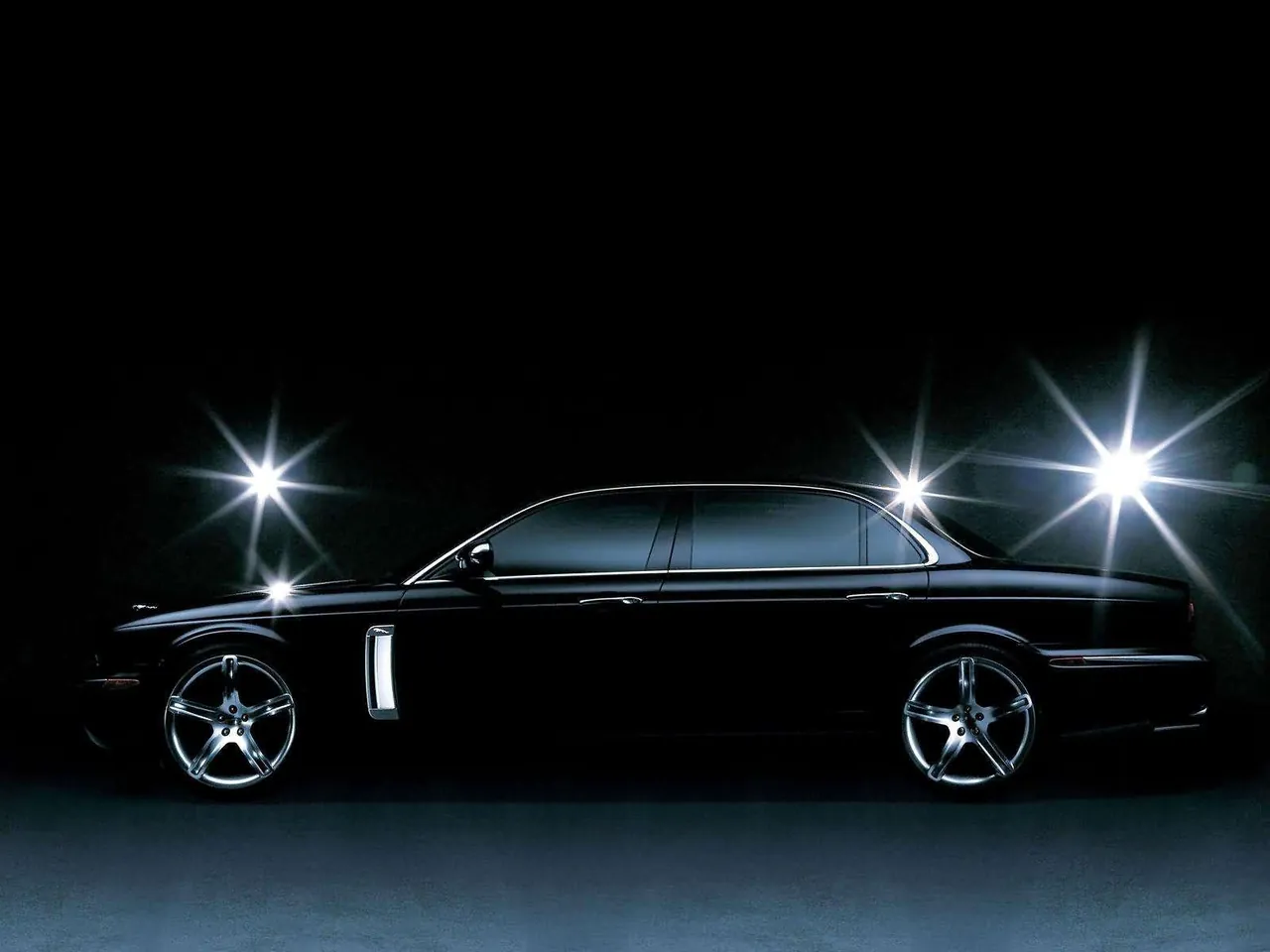 Jaguar Concept Eight (2004) – boční profil