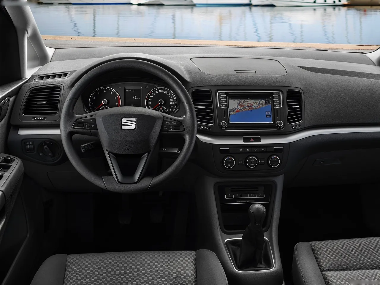 Seat Alhambra (2016) – interiér