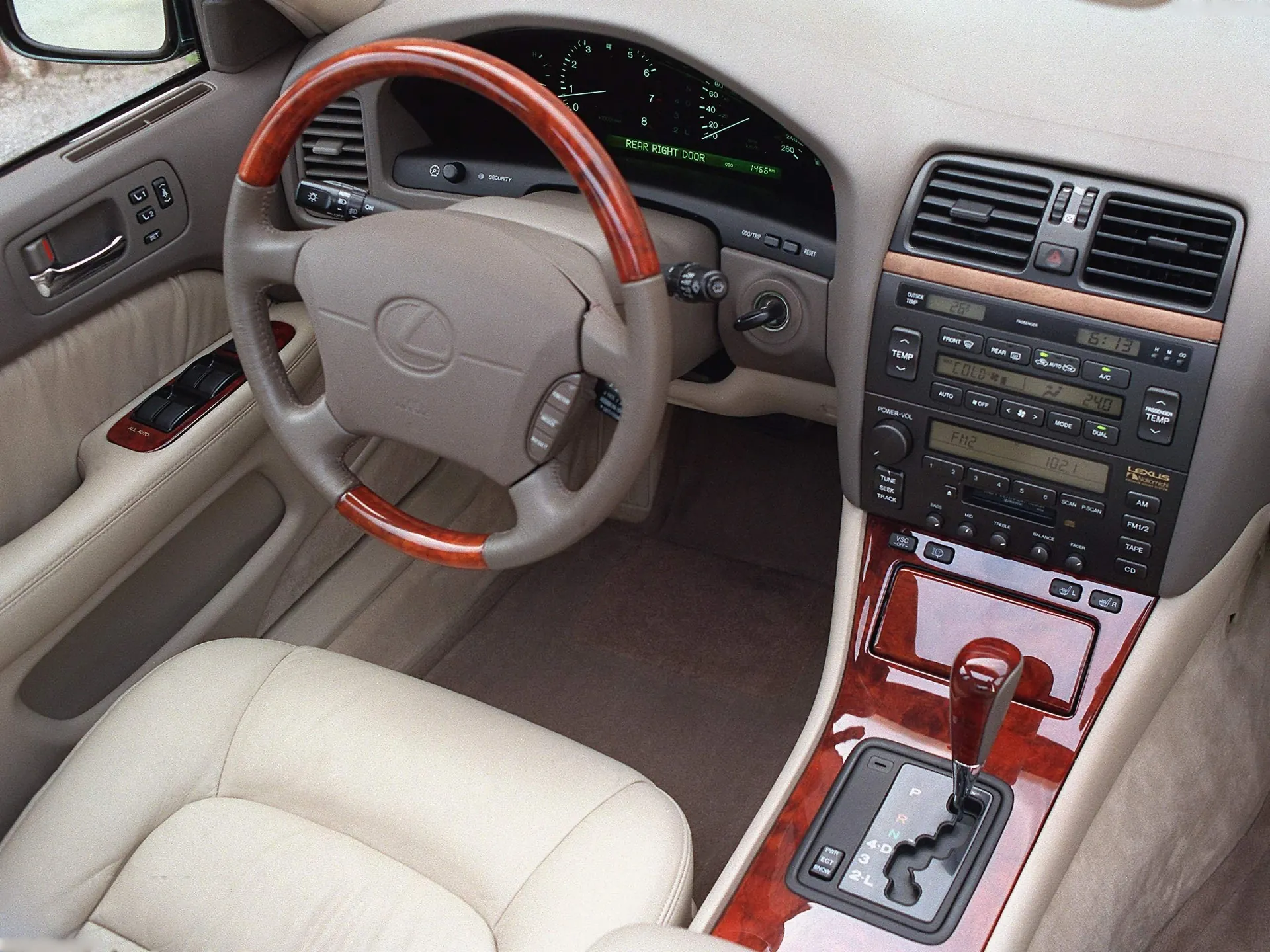 Lexus LS (1998) – interiér