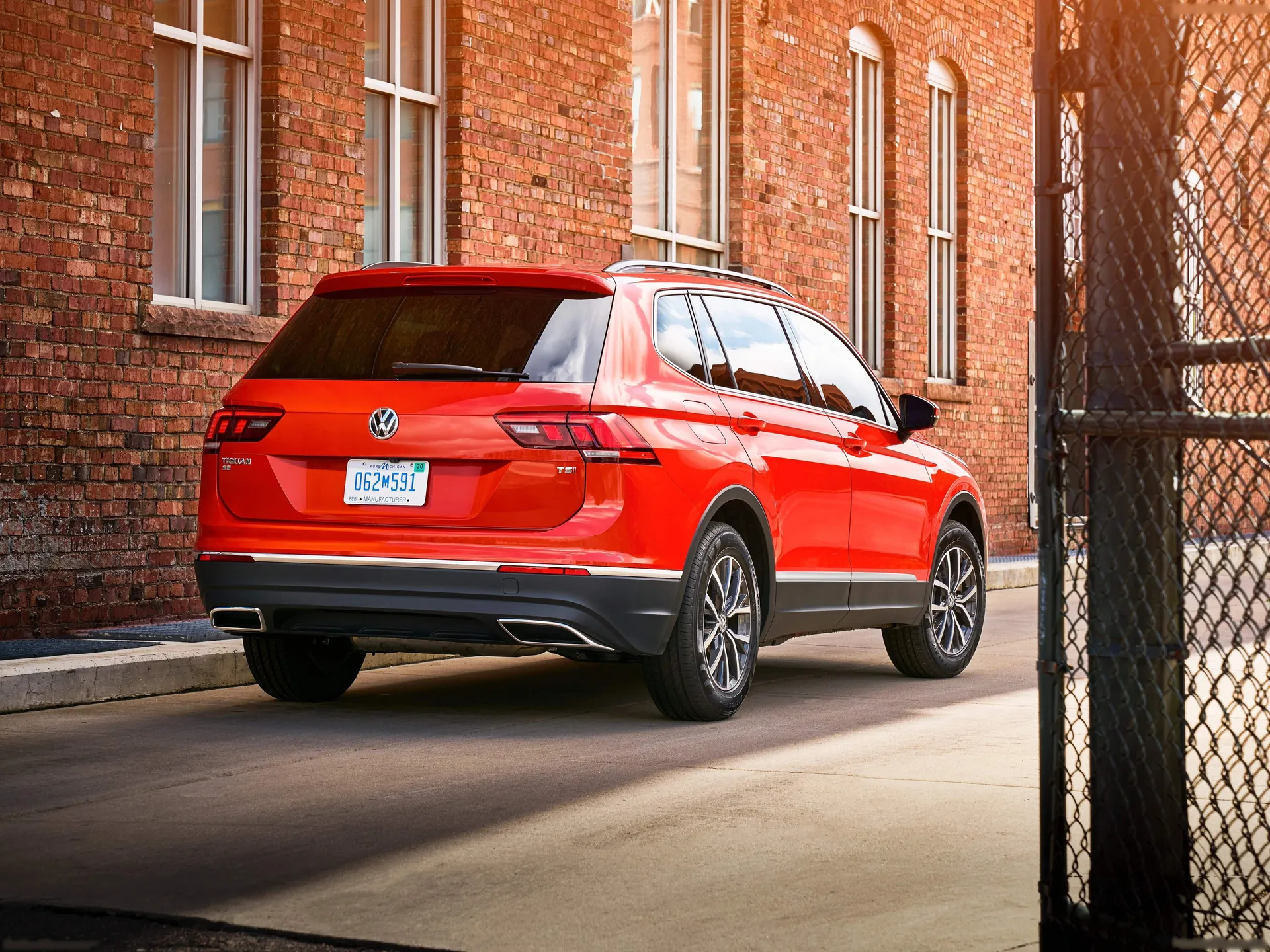 Volkswagen Tiguan [US] (2018) - Rear Three-Quarter