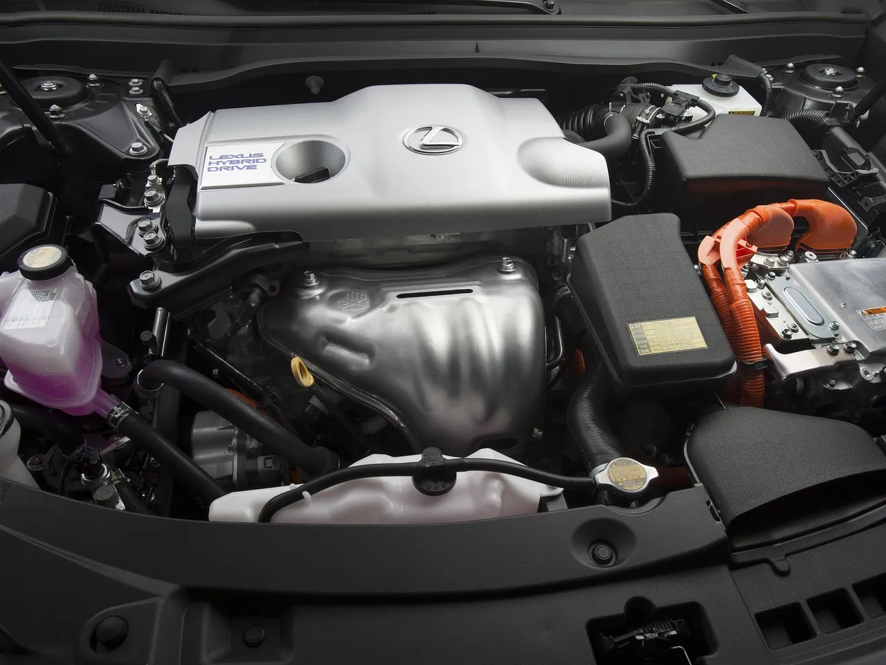 Lexus ES 300h (2013) – motorový prostor