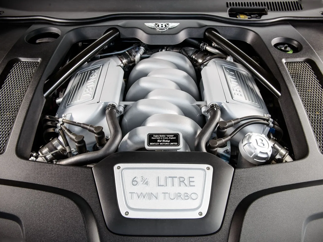 Bentley Mulsanne Speed (2015) – motorový prostor