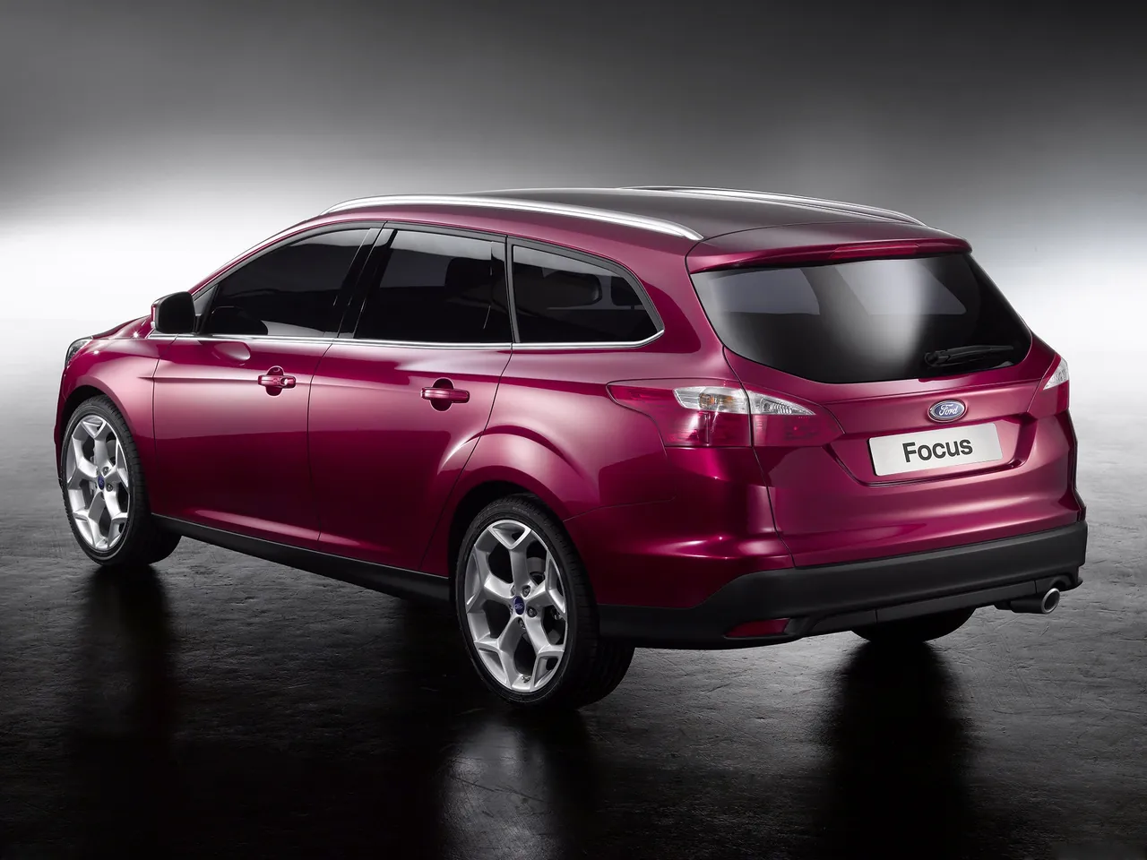 Ford Focus Estate (2011) – zadní tříčtvrteční pohled