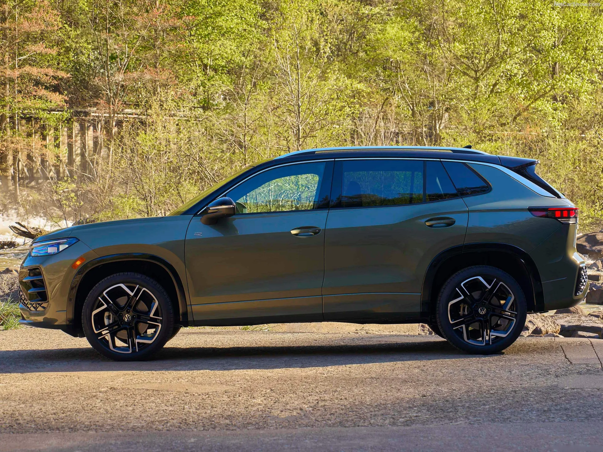 Volkswagen Tiguan [US] (2025) – boční profil