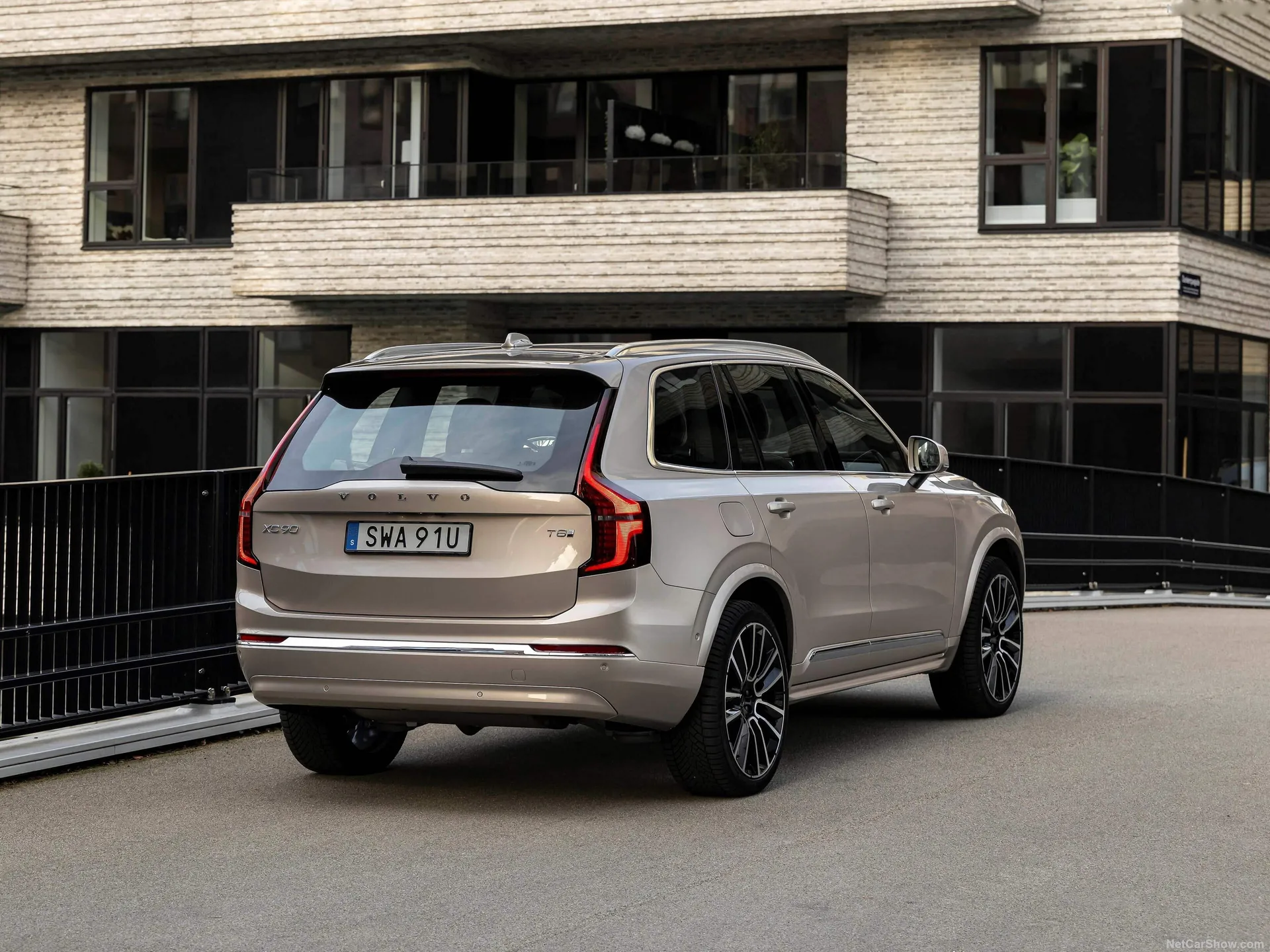 Volvo XC90 (2025) – zadní tříčtvrteční pohled