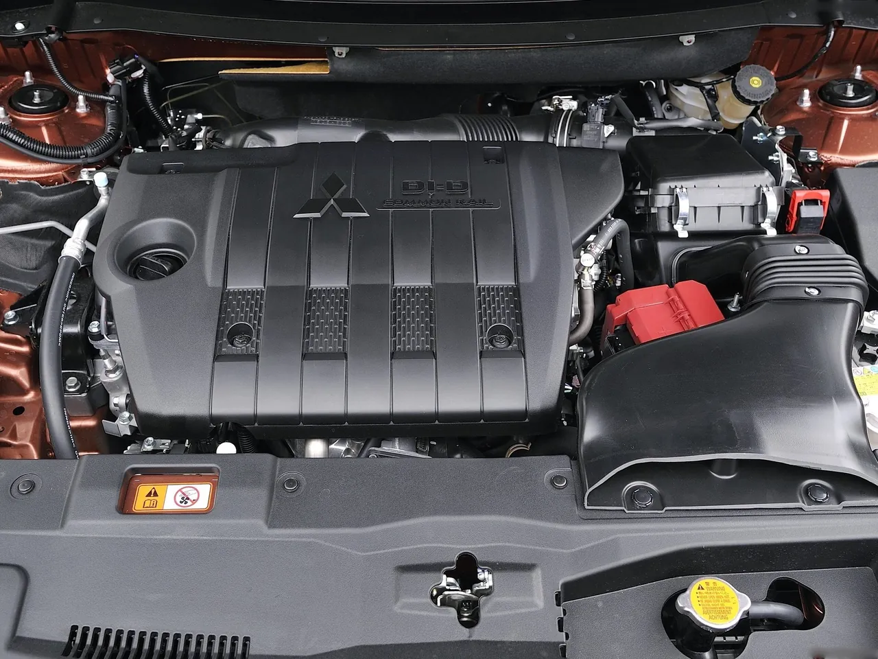 Mitsubishi Outlander (2013) – motorový prostor