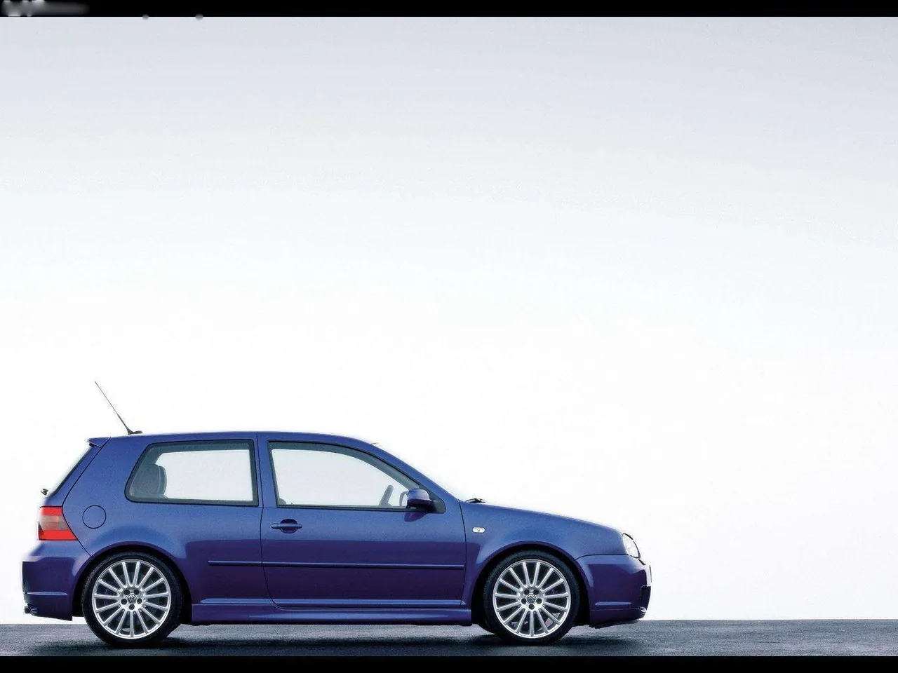 Volkswagen Golf R32 (2002) - Side Profile