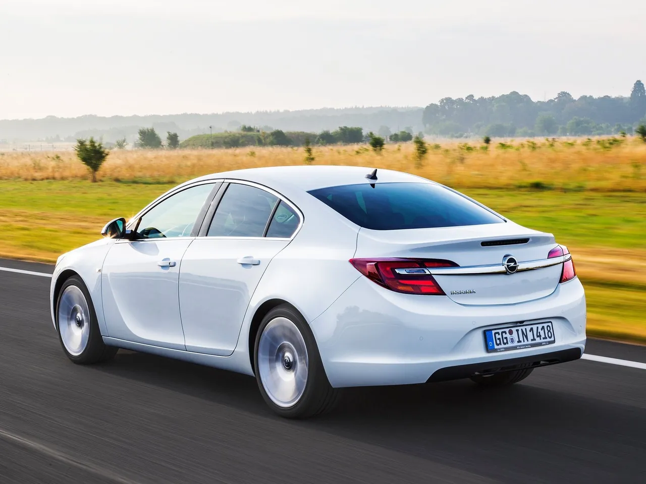 Opel Insignia (2014) – zadní tříčtvrteční pohled