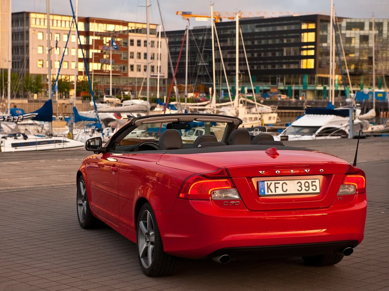 Volvo C70 (2010) – zadní tříčtvrteční pohled