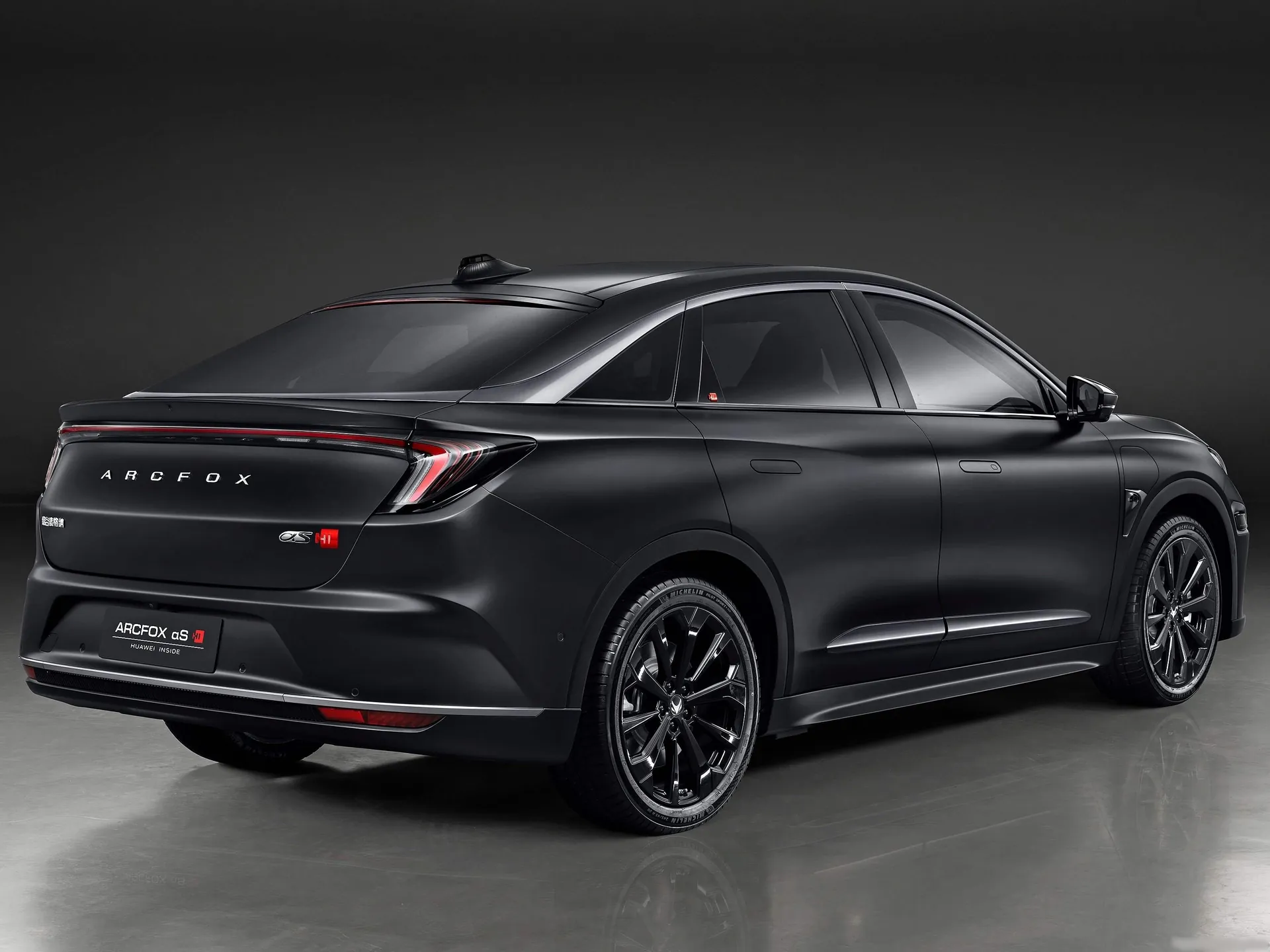 BAIC ArcFox Alpha S HI (2024) – zadní tříčtvrteční pohled