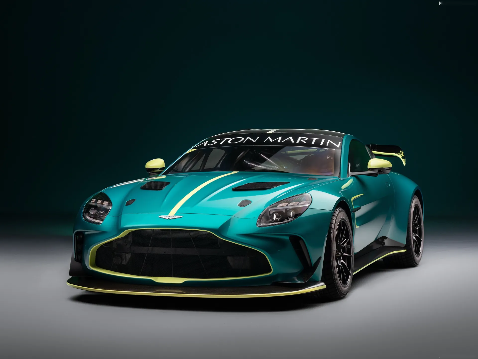 Aston Martin Vantage GT4 (2024)
