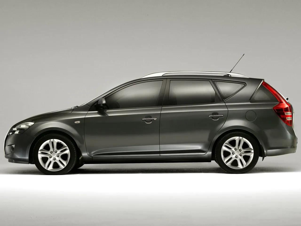 Kia Ceed Sporty Wagon (2007) – boční profil