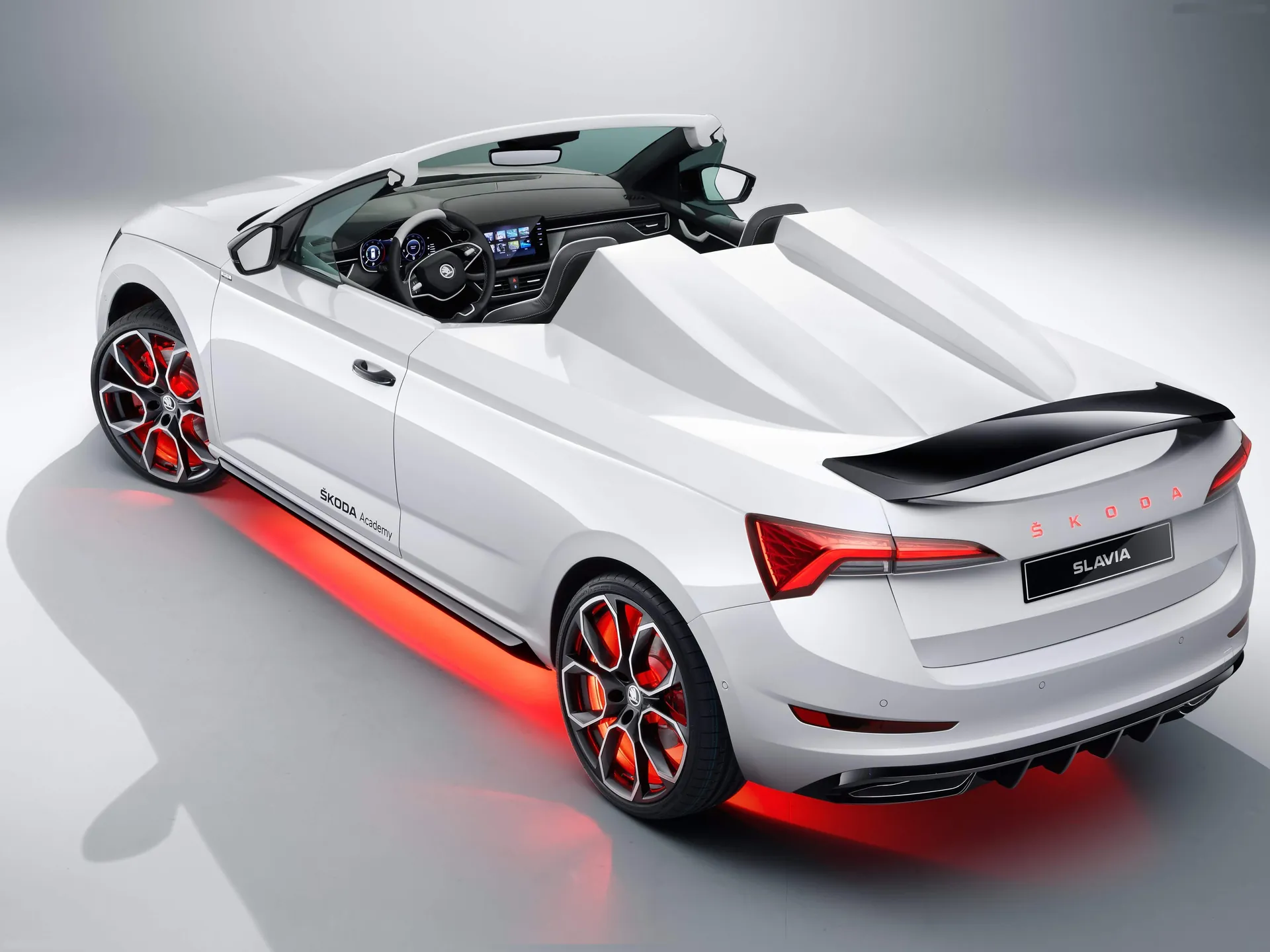 Skoda Slavia Concept (2020) – zadní tříčtvrteční pohled