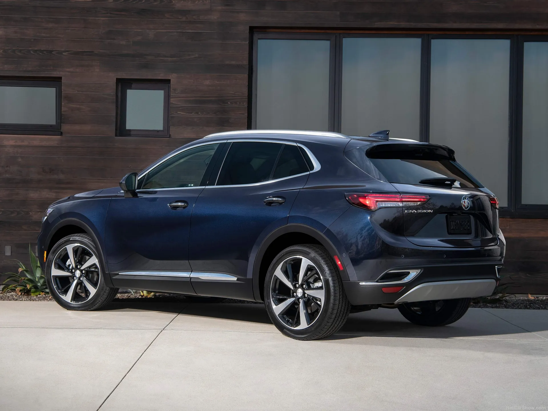 Buick Envision (2021) – zadní tříčtvrteční pohled