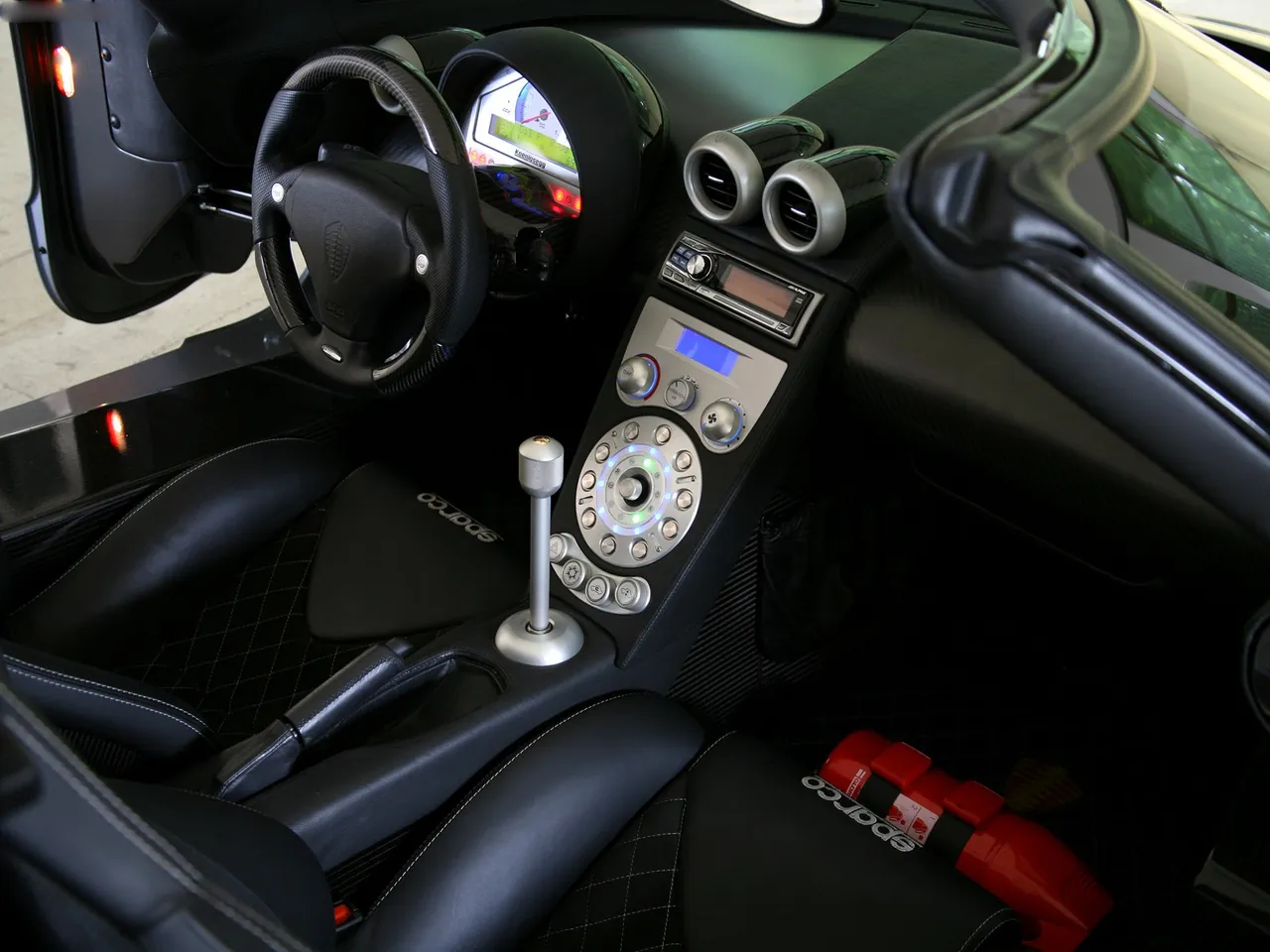 Koenigsegg CCX (2006) – interiér