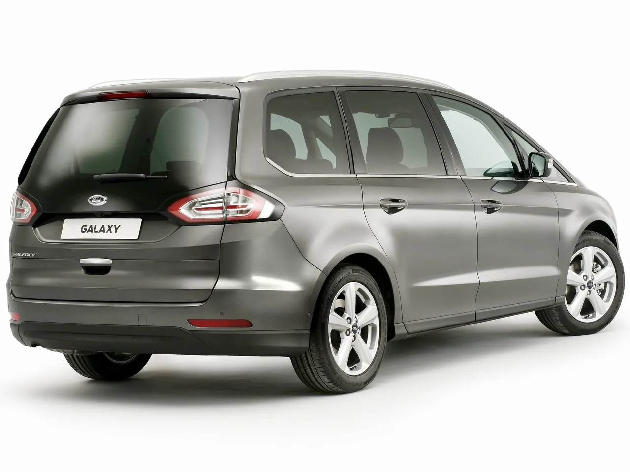 Ford Galaxy (2016) – zadní tříčtvrteční pohled