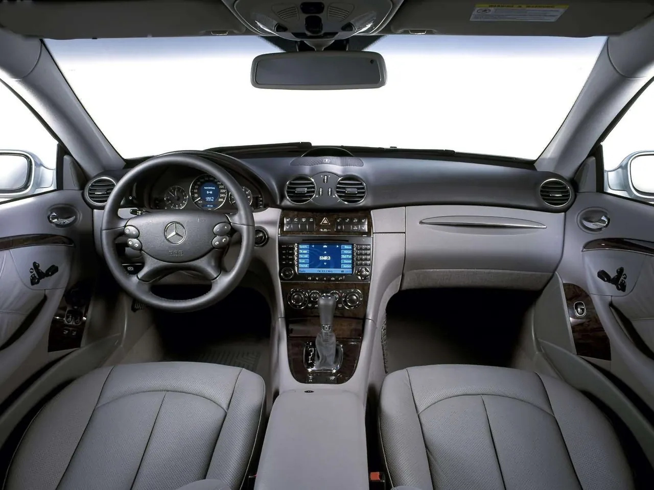 Mercedes-Benz CLK350 (2005) - Interior