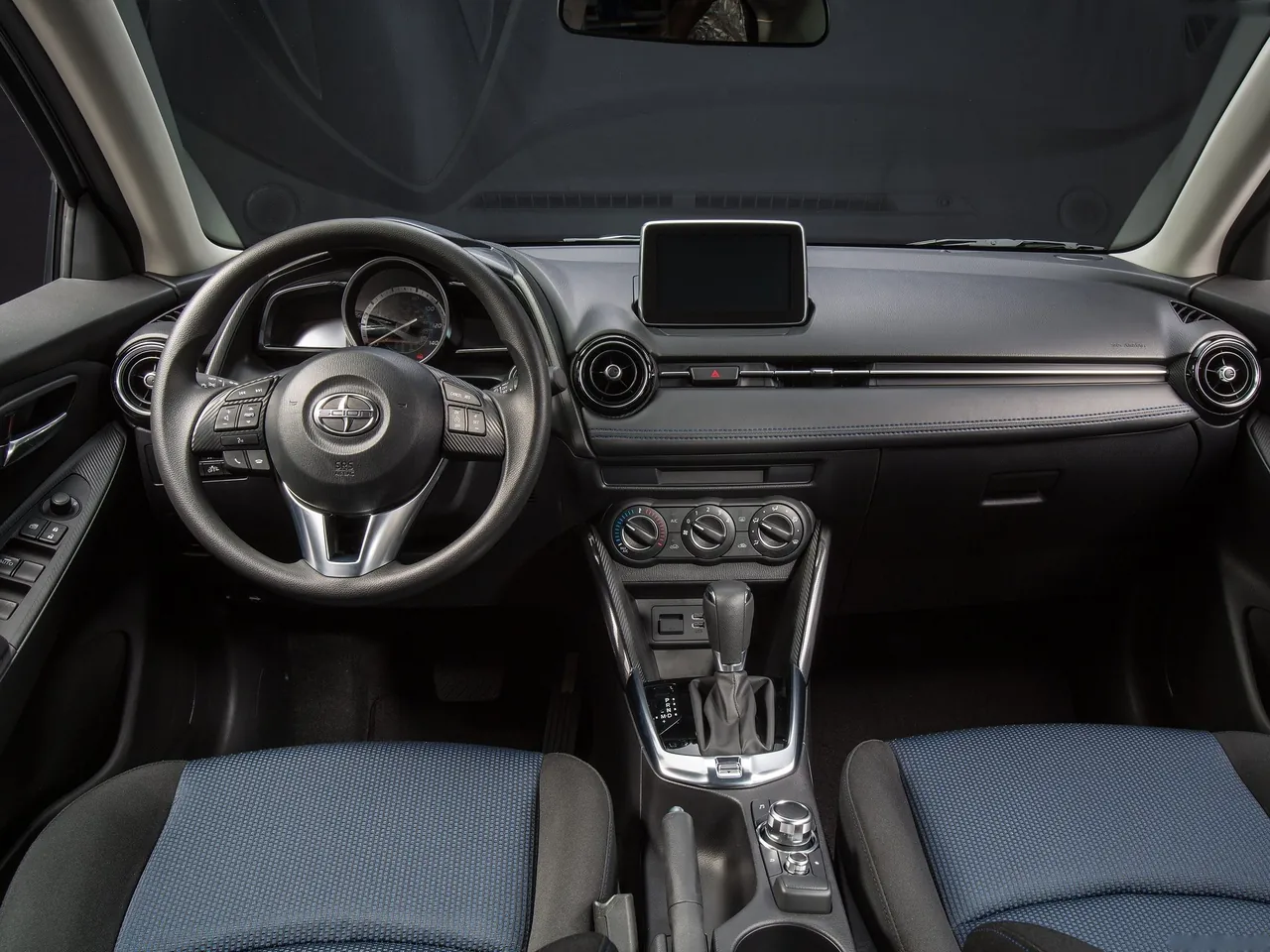 Scion iA (2016) – interiér