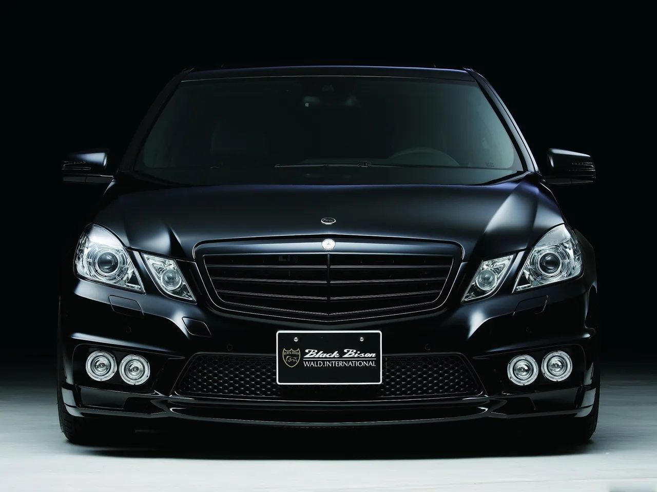 Wald Mercedes-Benz E-Class W212 Black Bison (2010) – zepředu