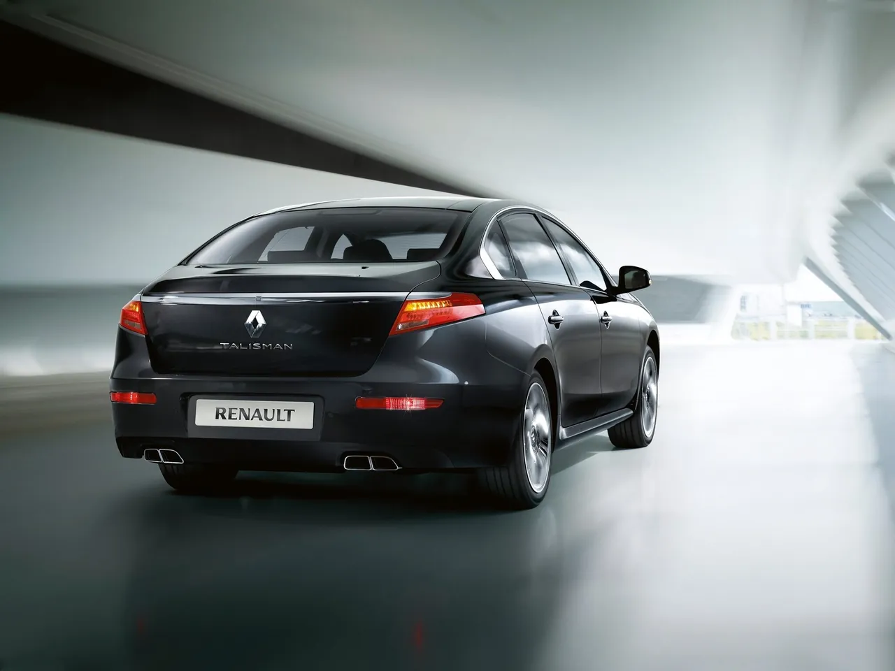 Renault Talisman (2013) – zadní tříčtvrteční pohled