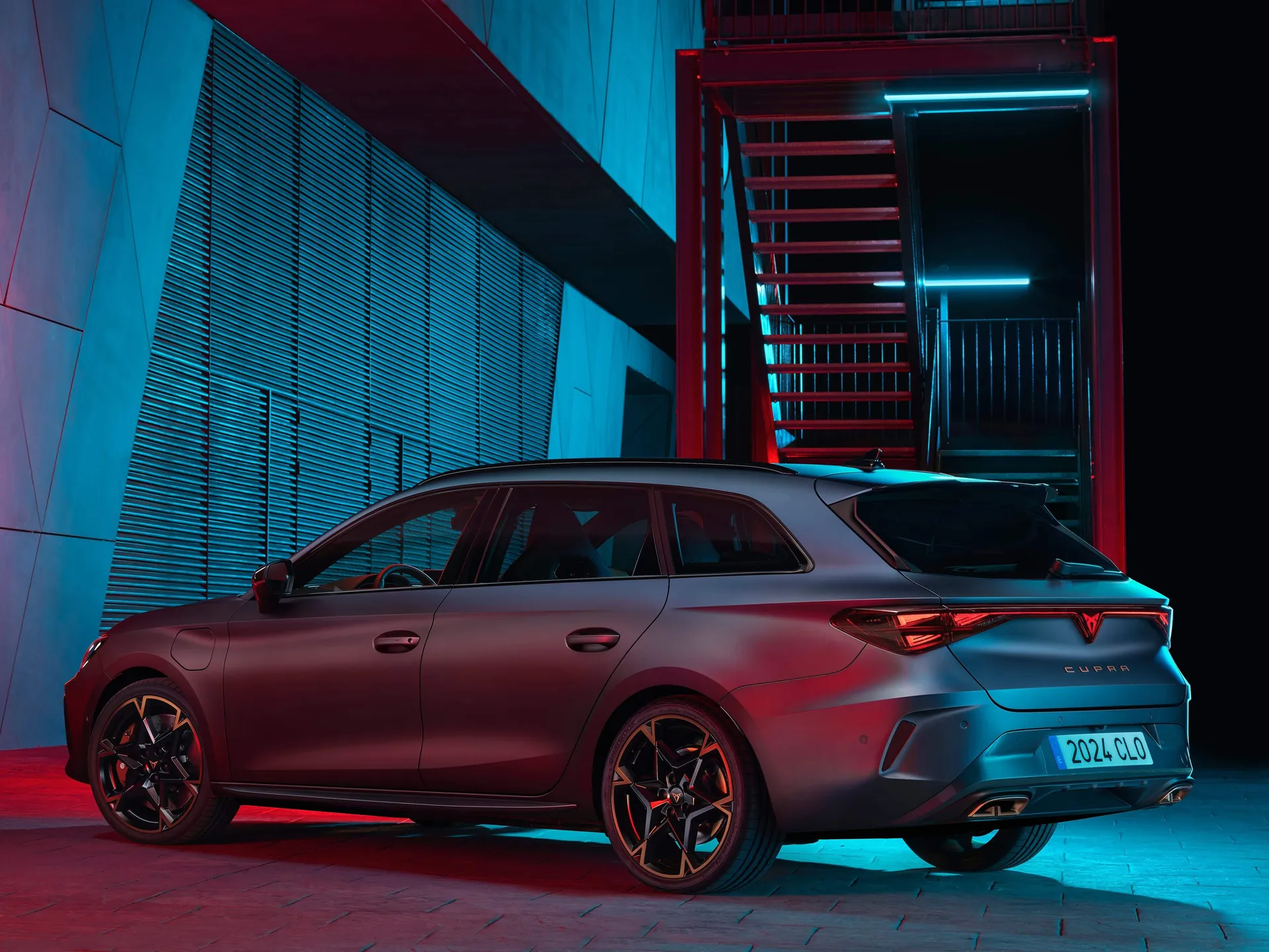 Cupra Leon Sportstourer (2025) – zadní tříčtvrteční pohled