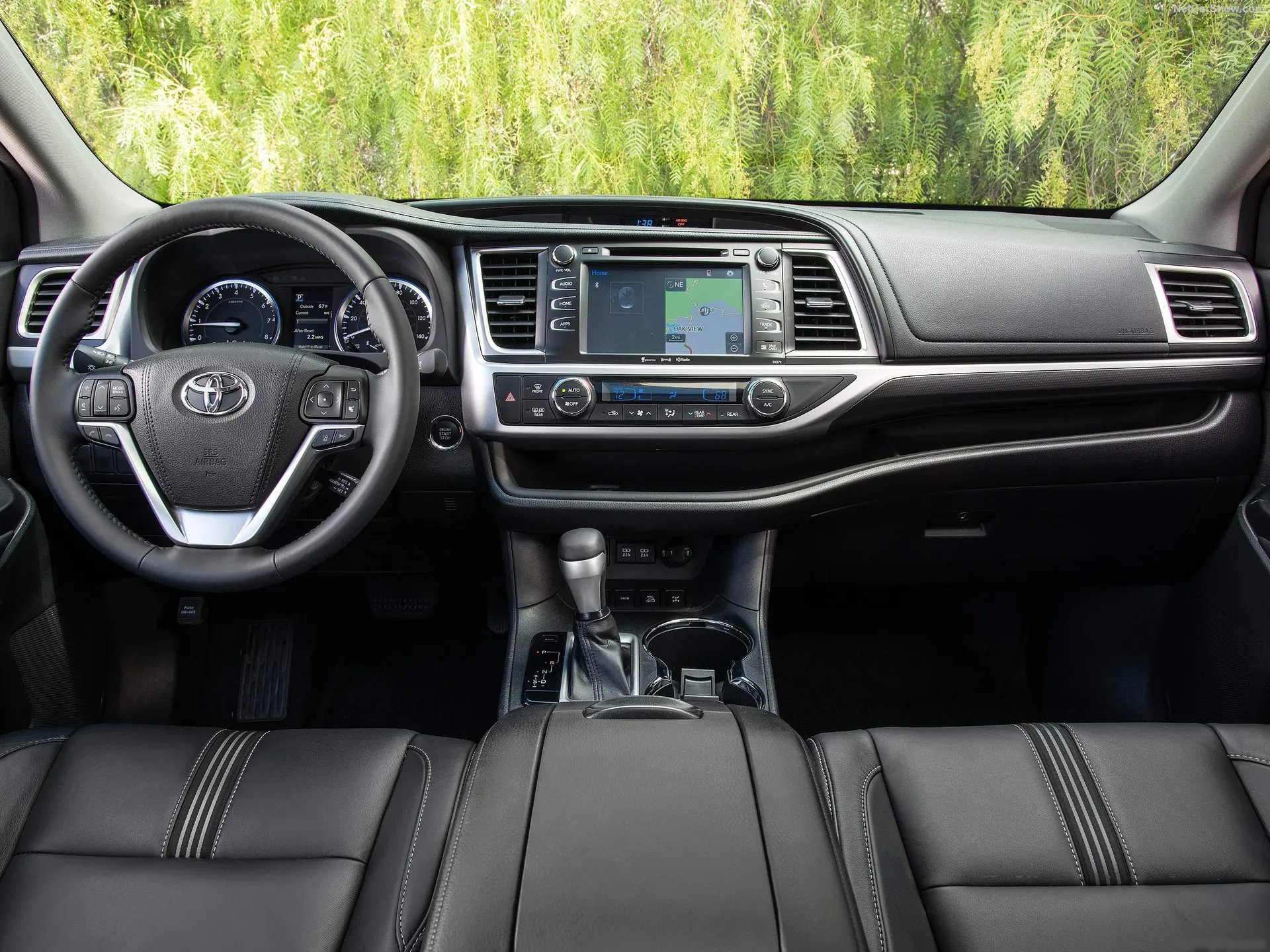 Toyota Highlander (2017) - Interior
