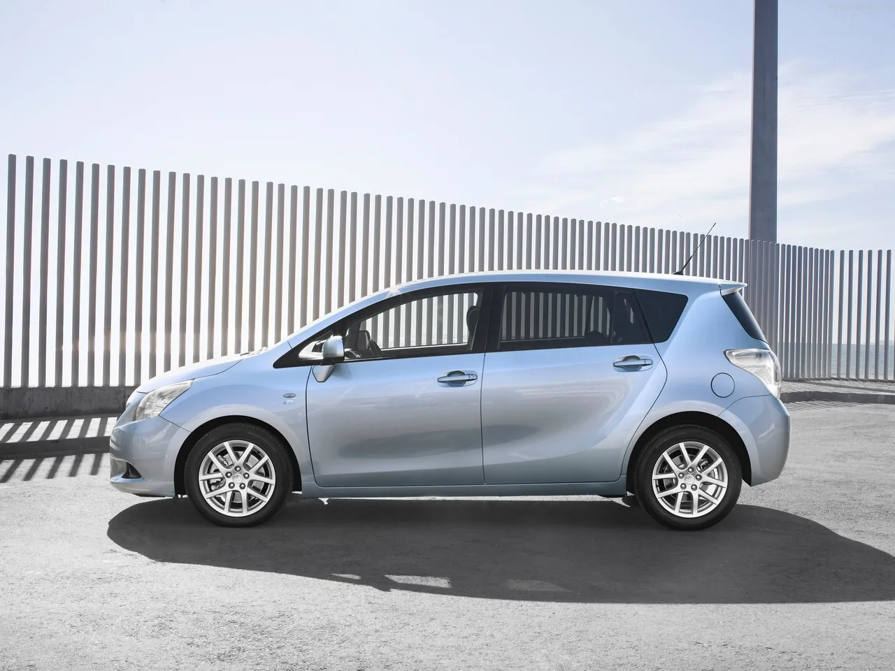 Toyota Verso (2010) – boční profil