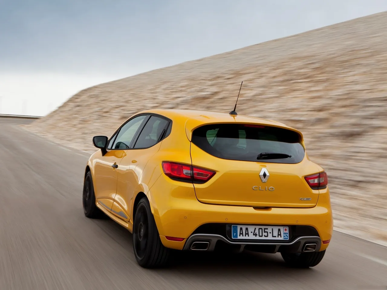 Renault Clio RS 200 (2013) – zadní tříčtvrteční pohled