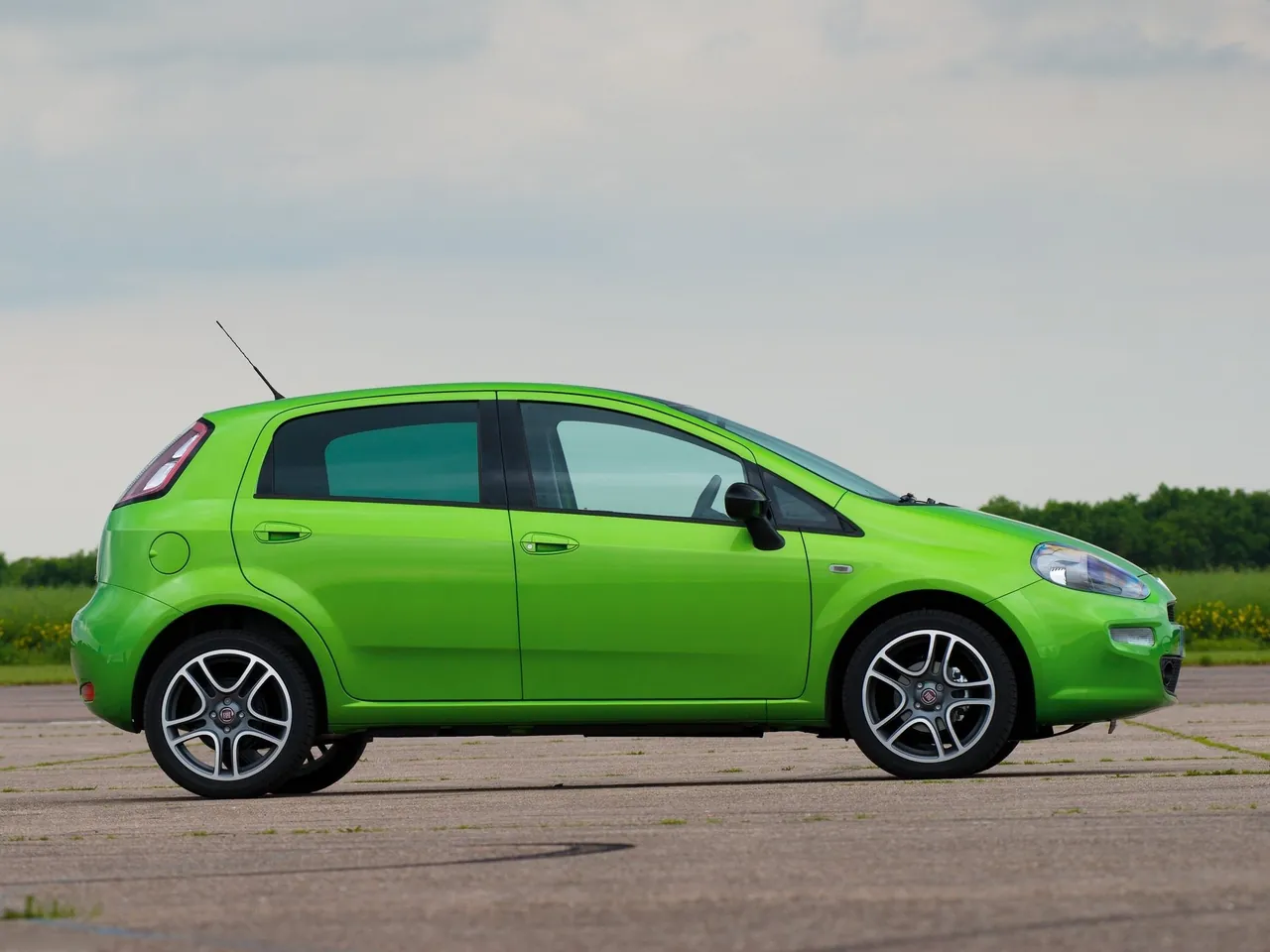Fiat Punto (2012) – boční profil