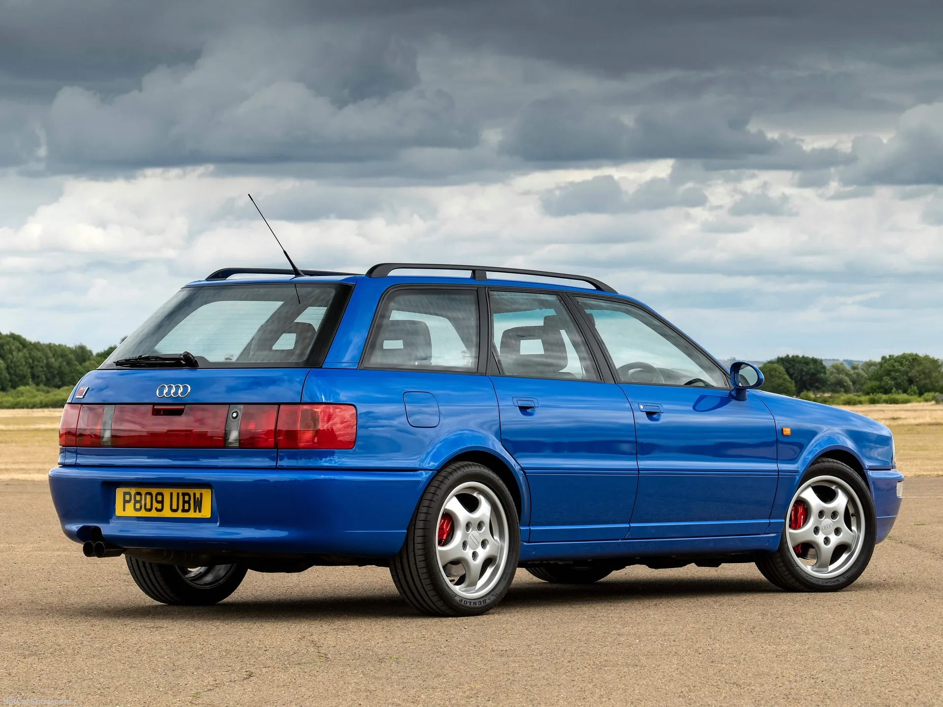 Audi RS2 Avant (1993) – zadní tříčtvrteční pohled