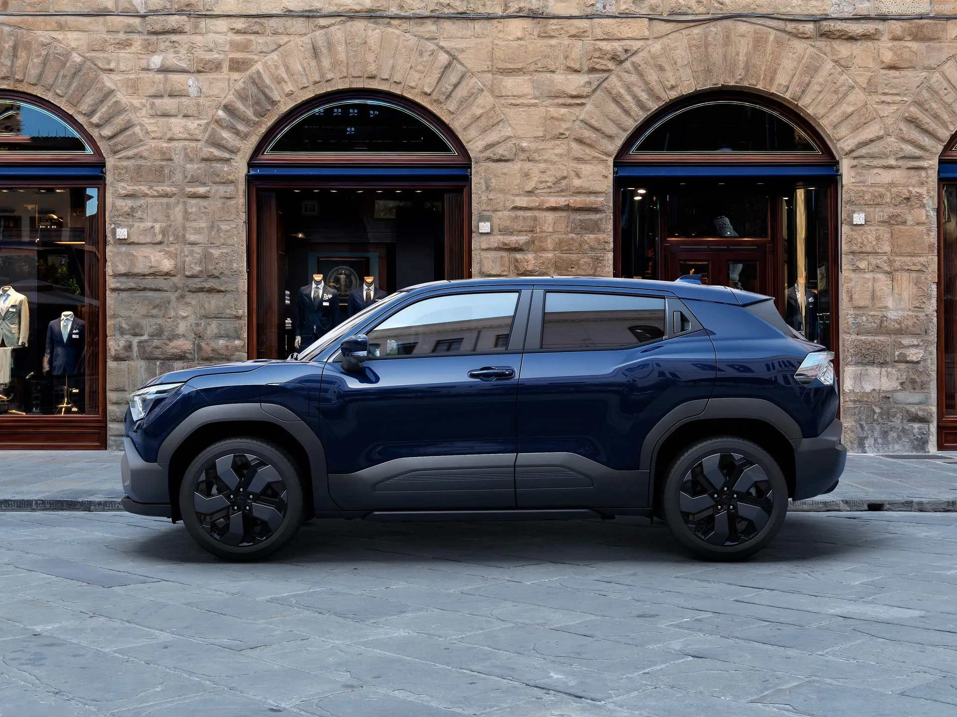 Suzuki e Vitara (2025) – boční profil