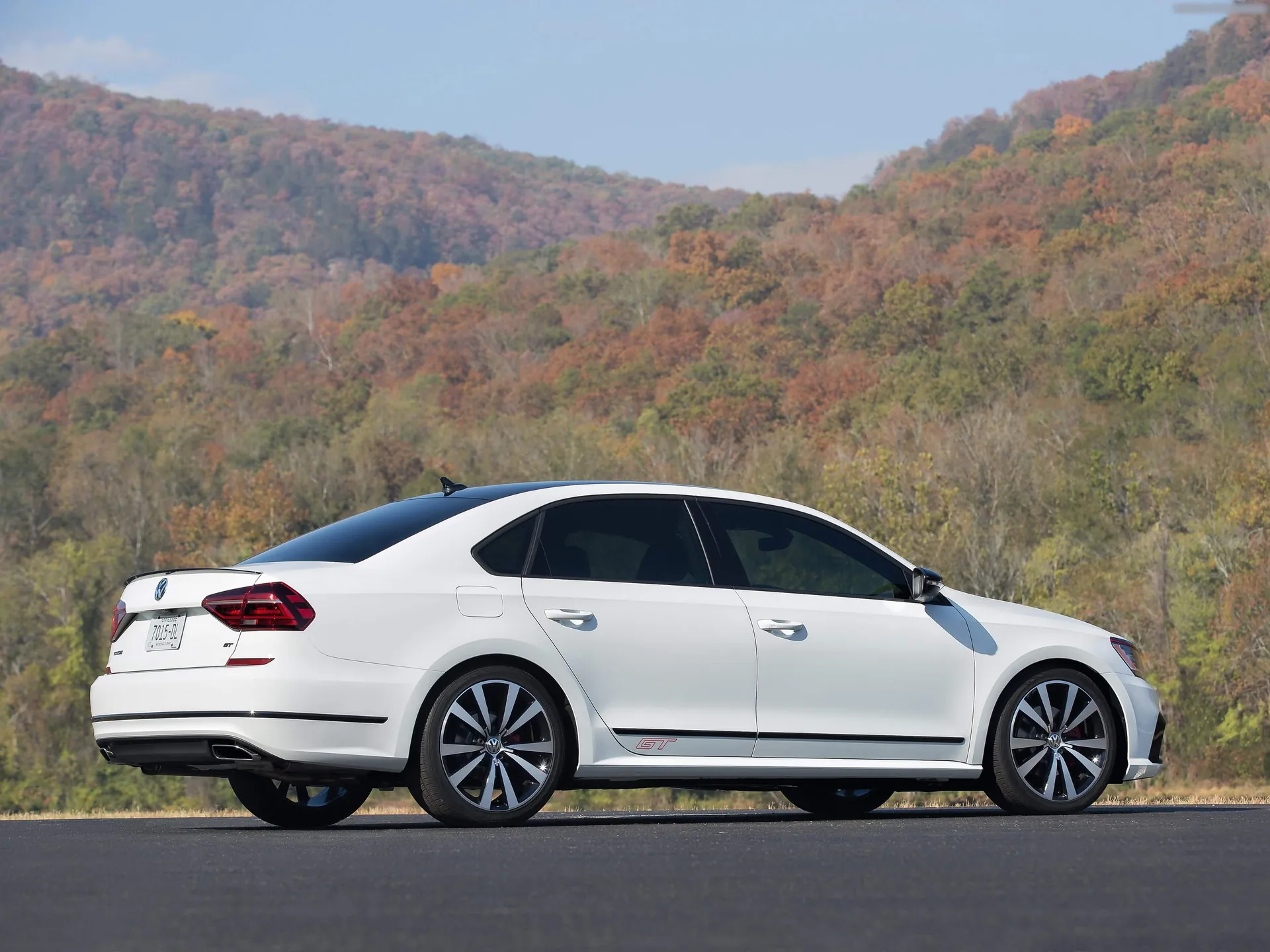 Volkswagen Passat GT Concept (2016) - Rear Three-Quarter
