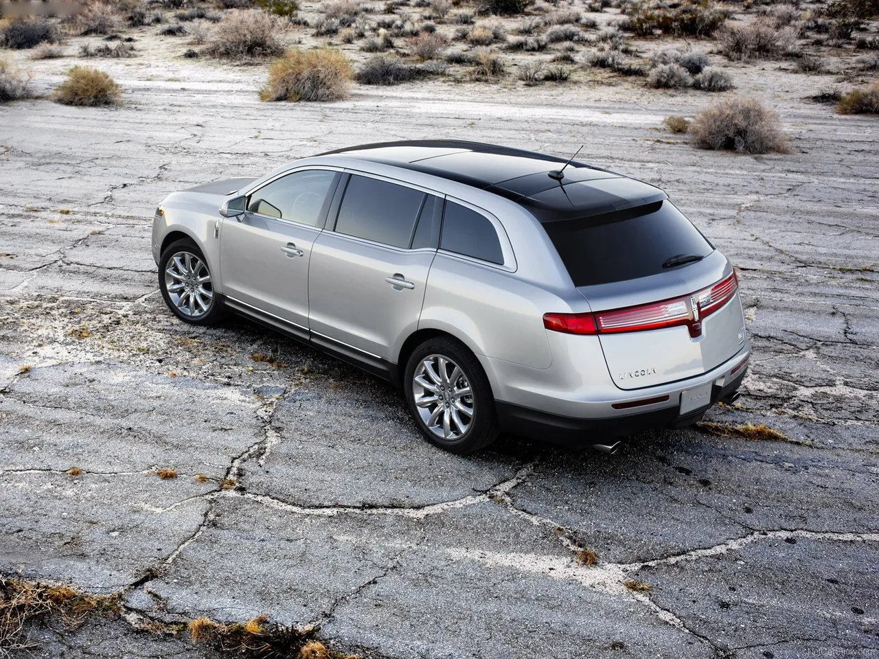 Lincoln MKT (2010) – zadní tříčtvrteční pohled