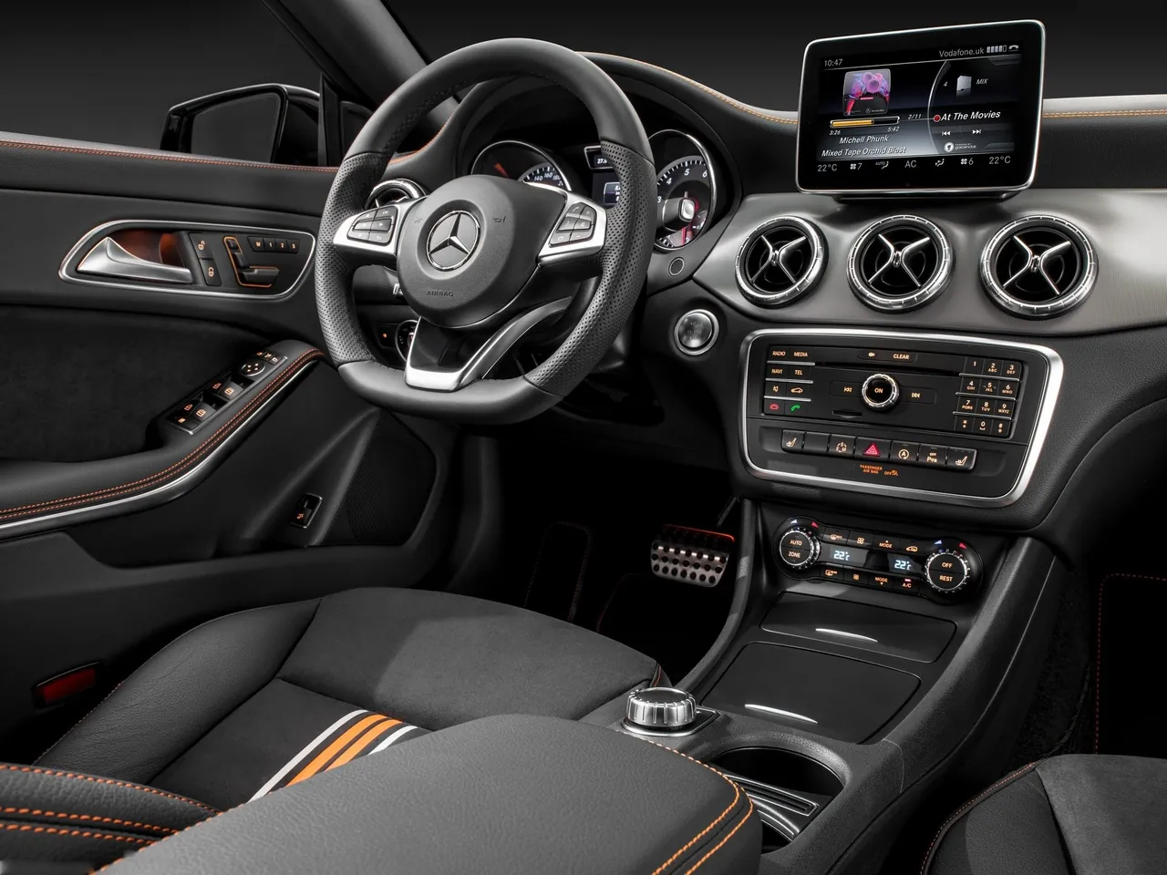 Mercedes-Benz CLA Shooting Brake (2016) - Interior