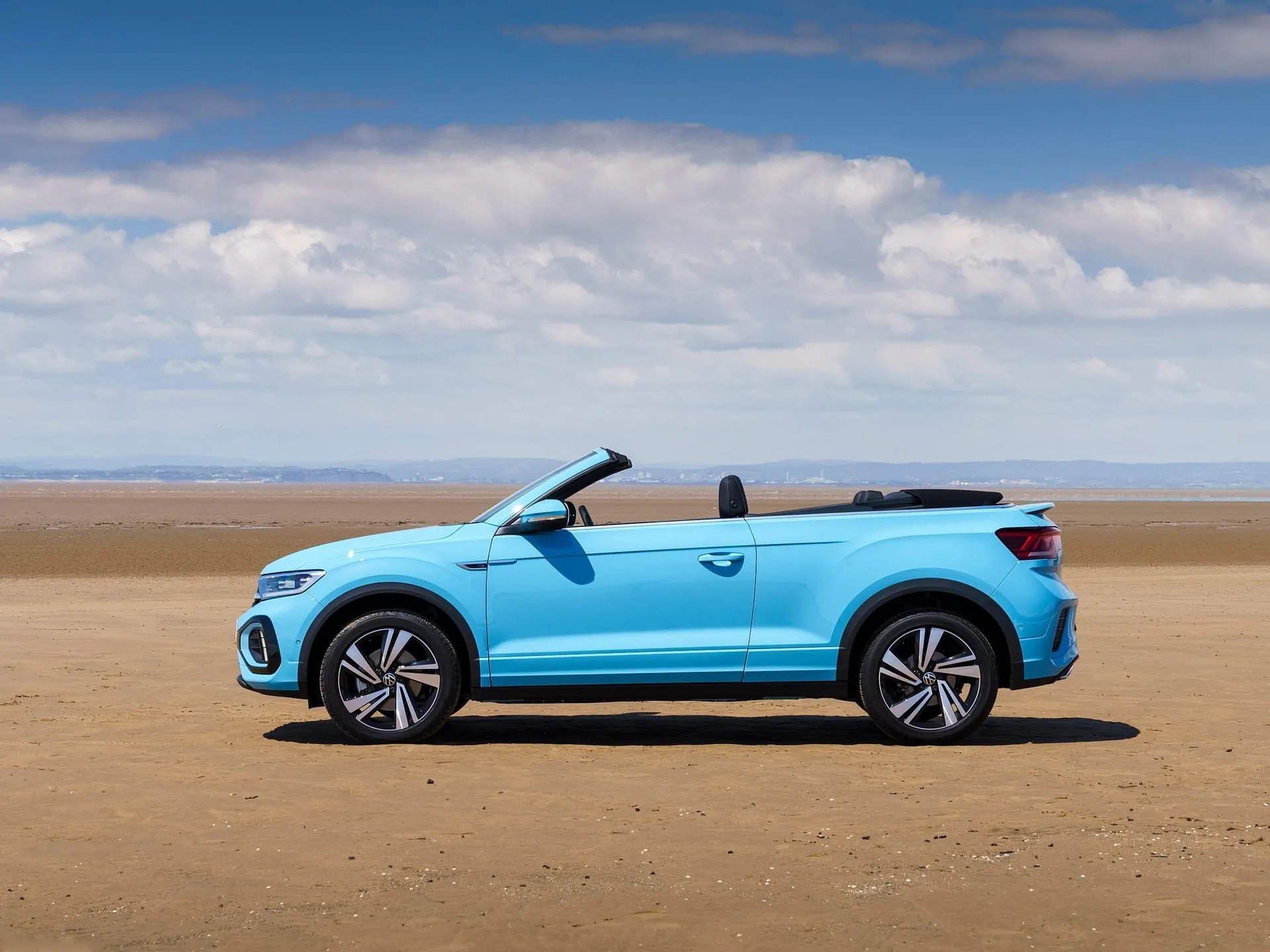 Volkswagen T-Roc Cabriolet [UK] (2022) – boční profil