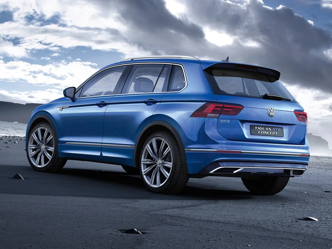 Volkswagen Tiguan GTE Concept (2015) - Rear Three-Quarter