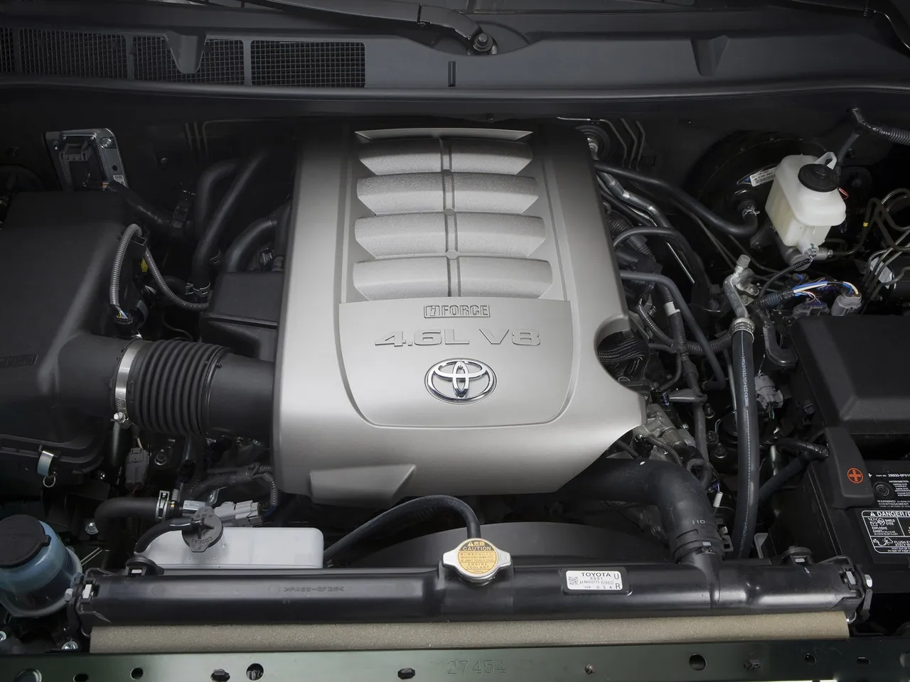 Toyota Tundra (2010) – motorový prostor