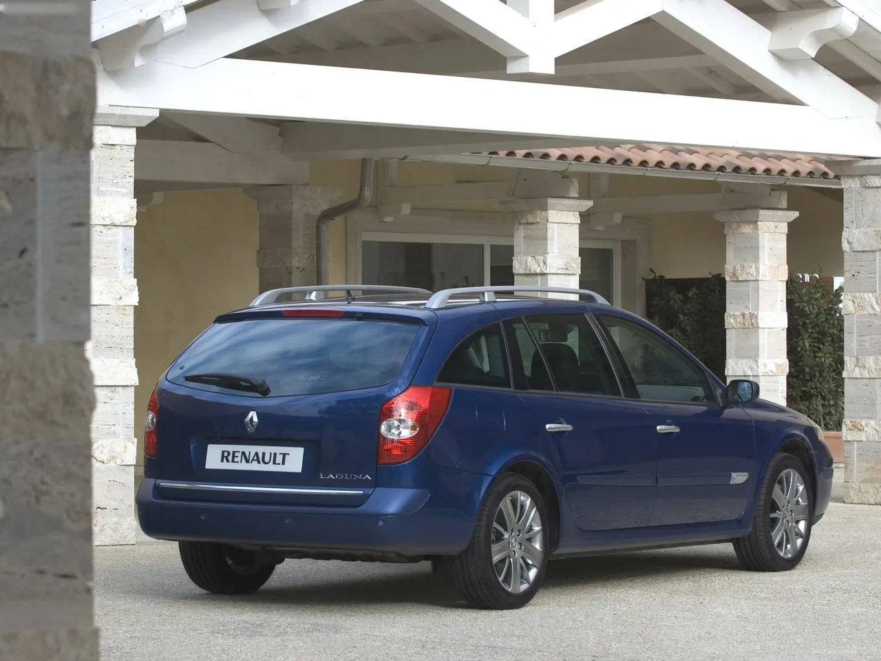 Renault Laguna GT Estate (2005) – zadní tříčtvrteční pohled