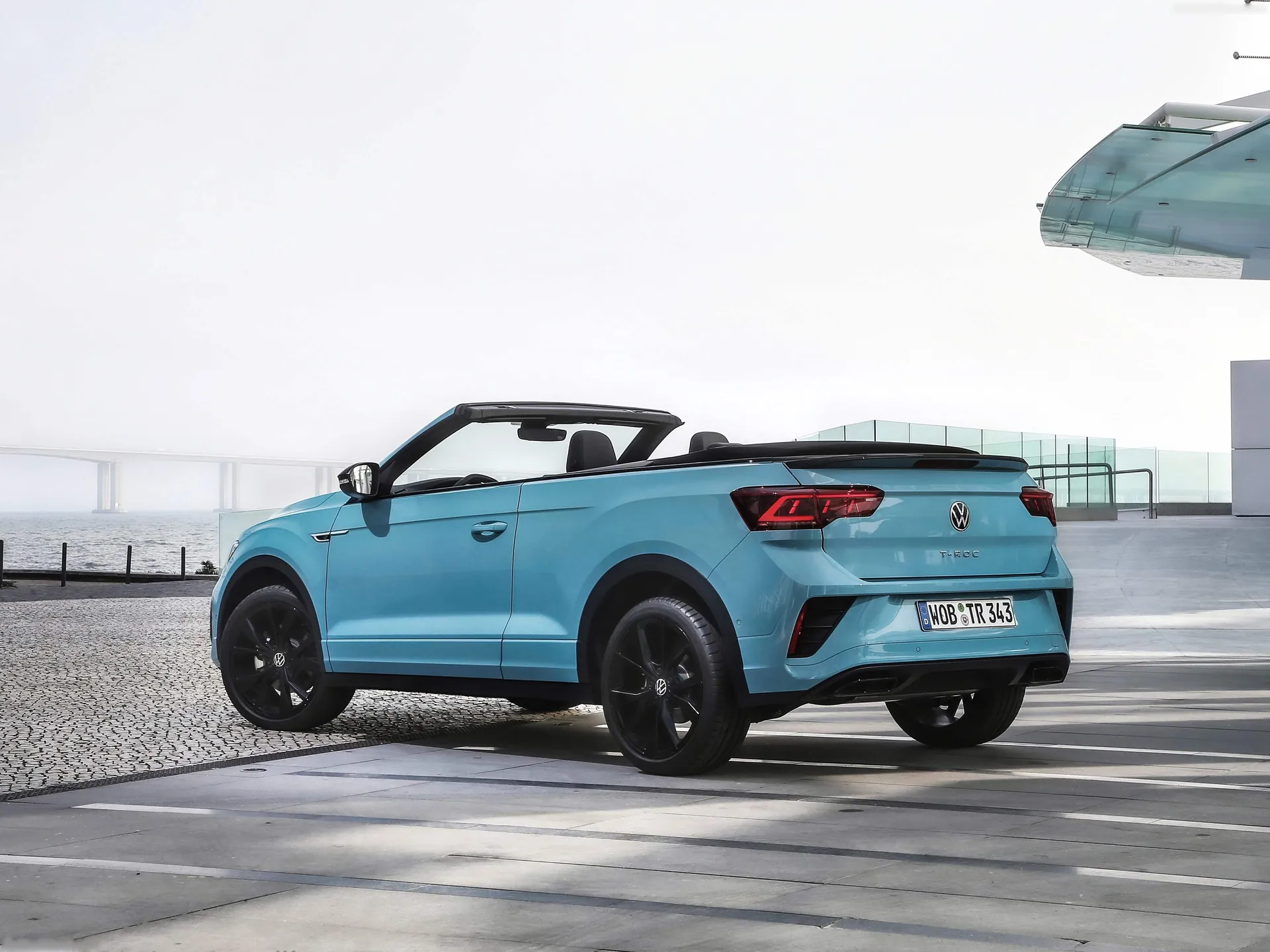 Volkswagen T-Roc Cabriolet (2022) - Rear Three-Quarter