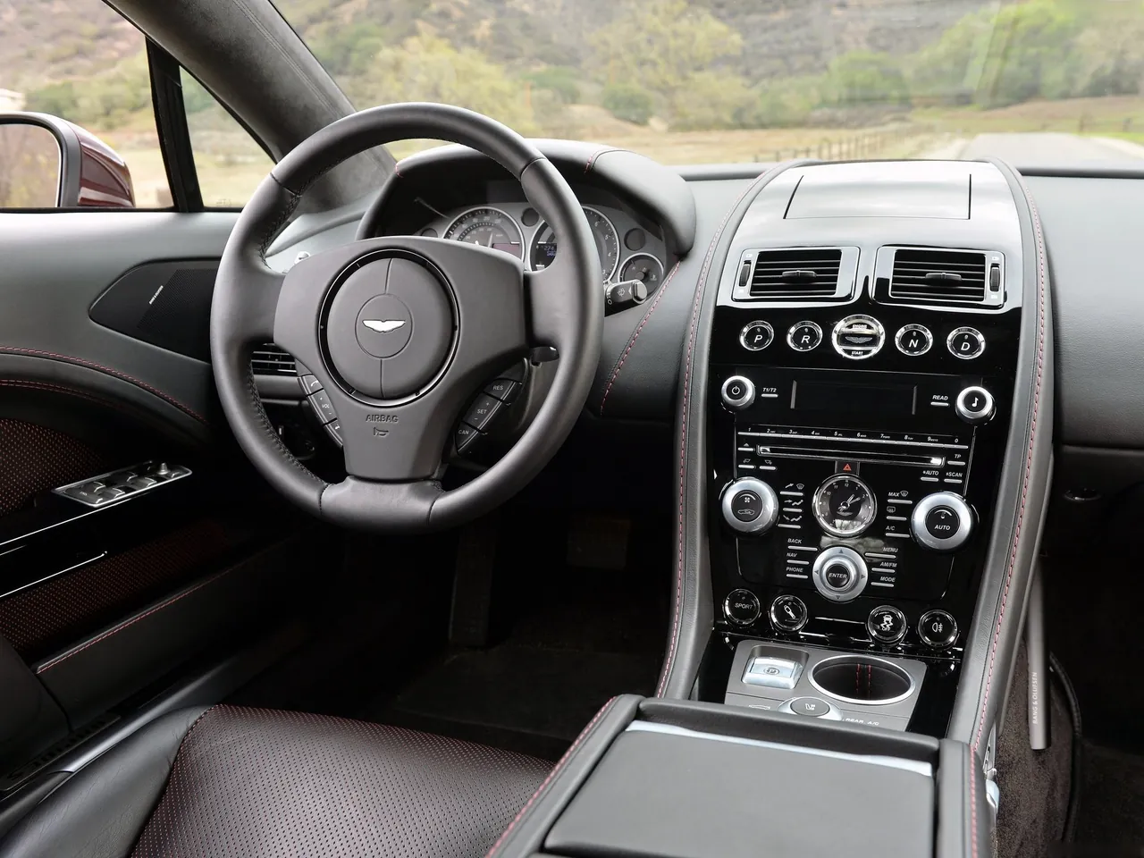 Aston Martin Rapide S (2015) – interiér