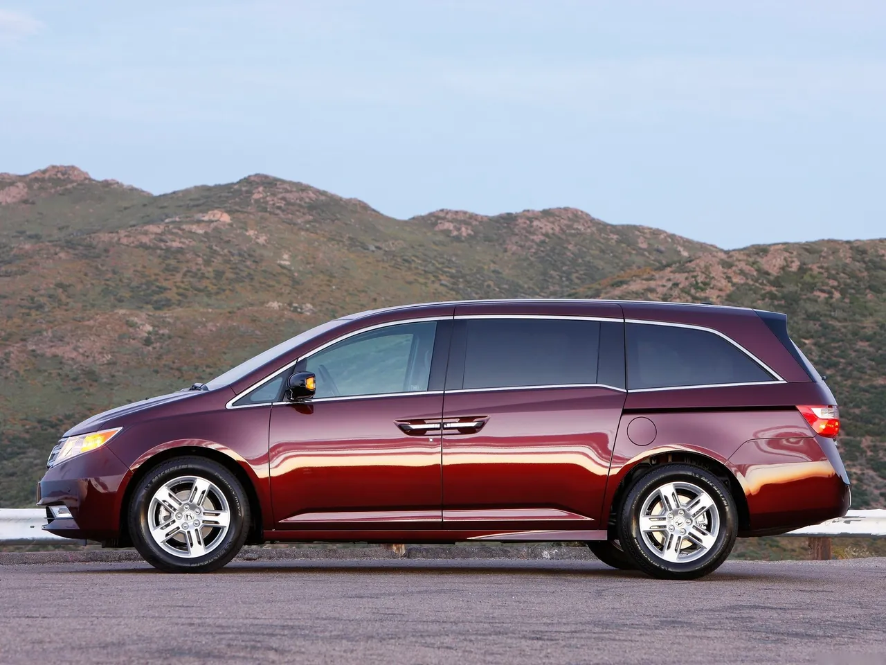 Honda Odyssey (2012) – boční profil