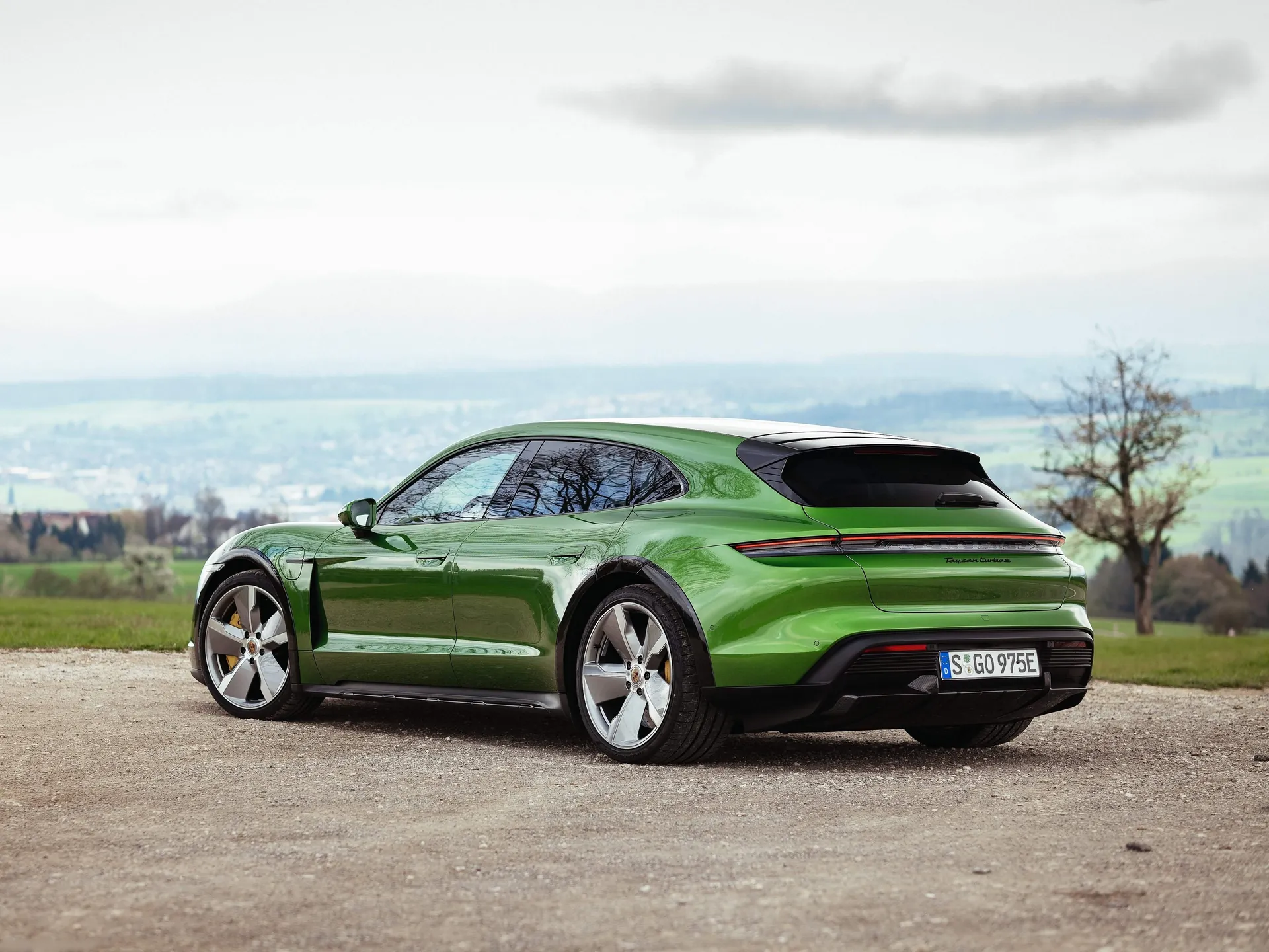 Porsche Taycan Turbo S Cross Turismo (2022) - Rear Three-Quarter