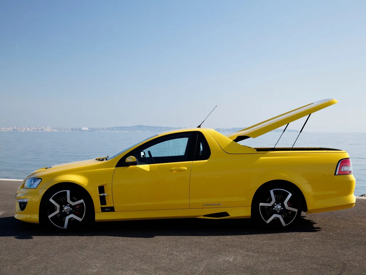 Vauxhall VXR Maloo (2012) – boční profil